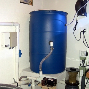 Salt water mixing container